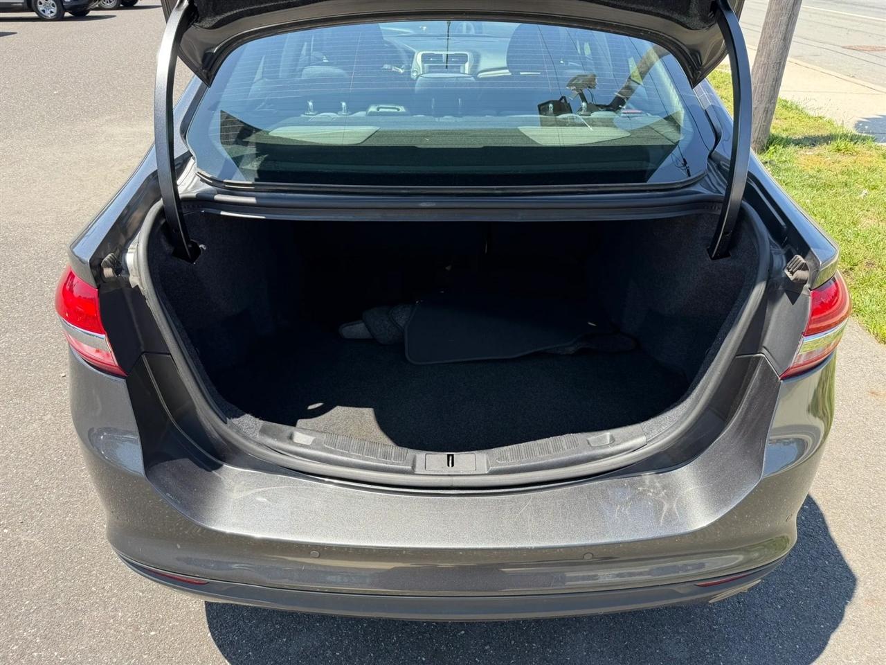 Ford Fusion SE FWD 2018