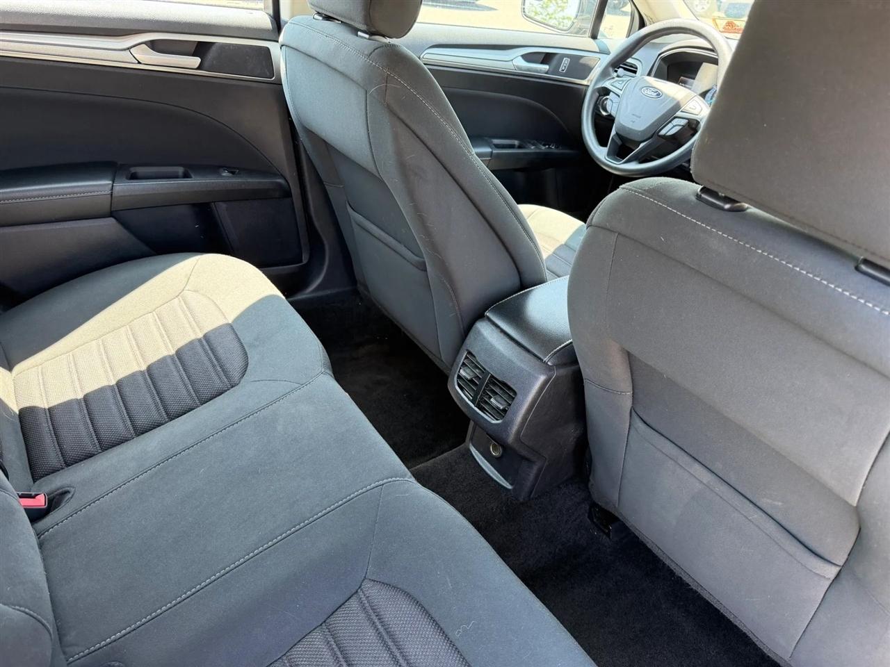 Ford Fusion SE FWD 2018