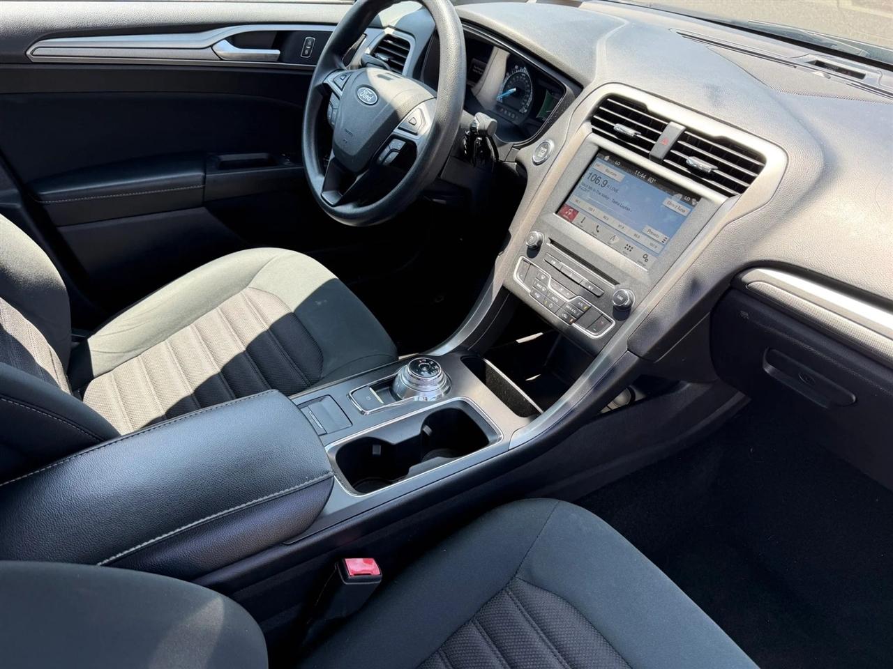 Ford Fusion SE FWD 2018