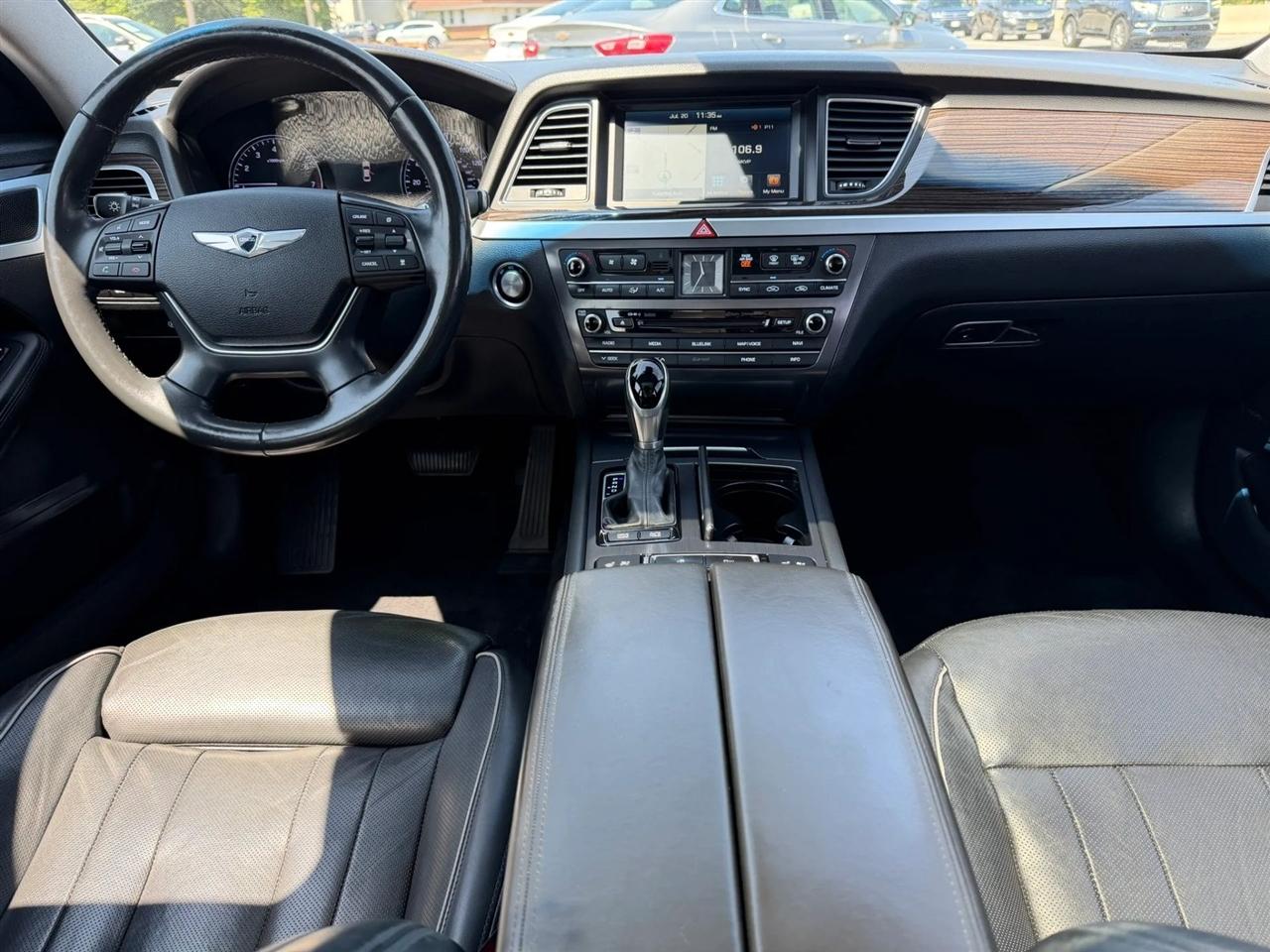 Hyundai Genesis 4dr Sdn V6 3.8L AWD 2015