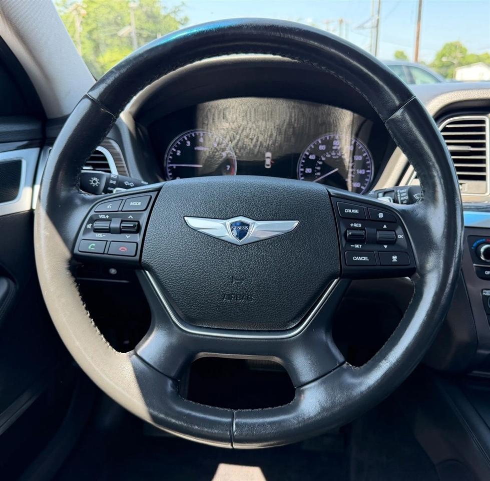 Hyundai Genesis 4dr Sdn V6 3.8L AWD 2015