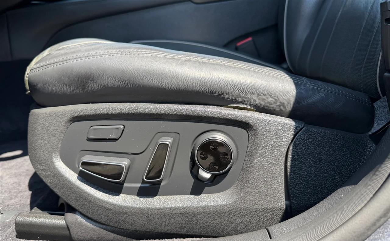 Hyundai Genesis 4dr Sdn V6 3.8L AWD 2015