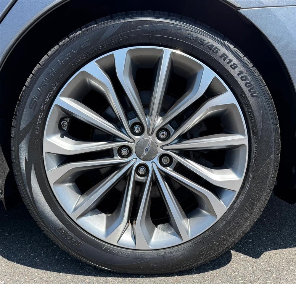 Hyundai Genesis 4dr Sdn V6 3.8L AWD 2015