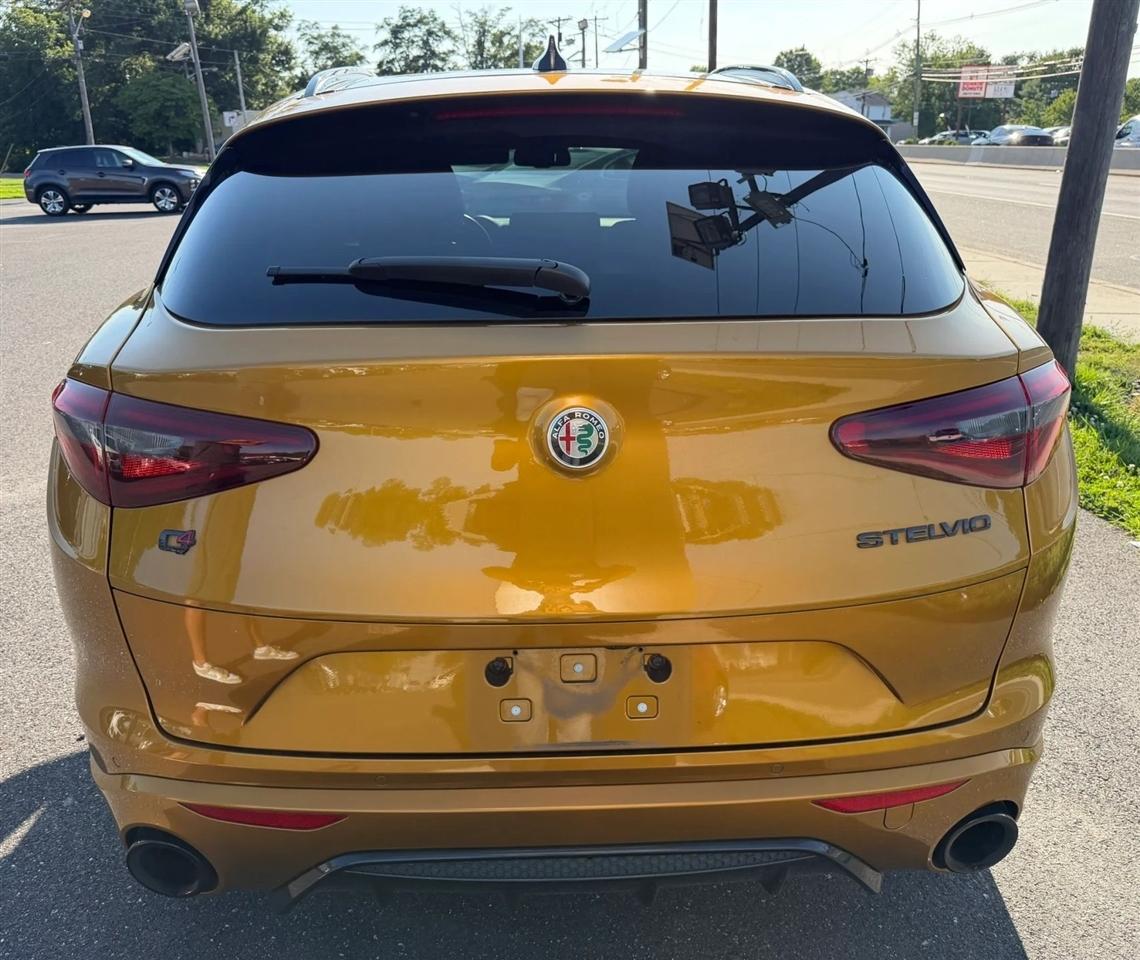 Alfa Romeo Stelvio Veloce AWD 2022