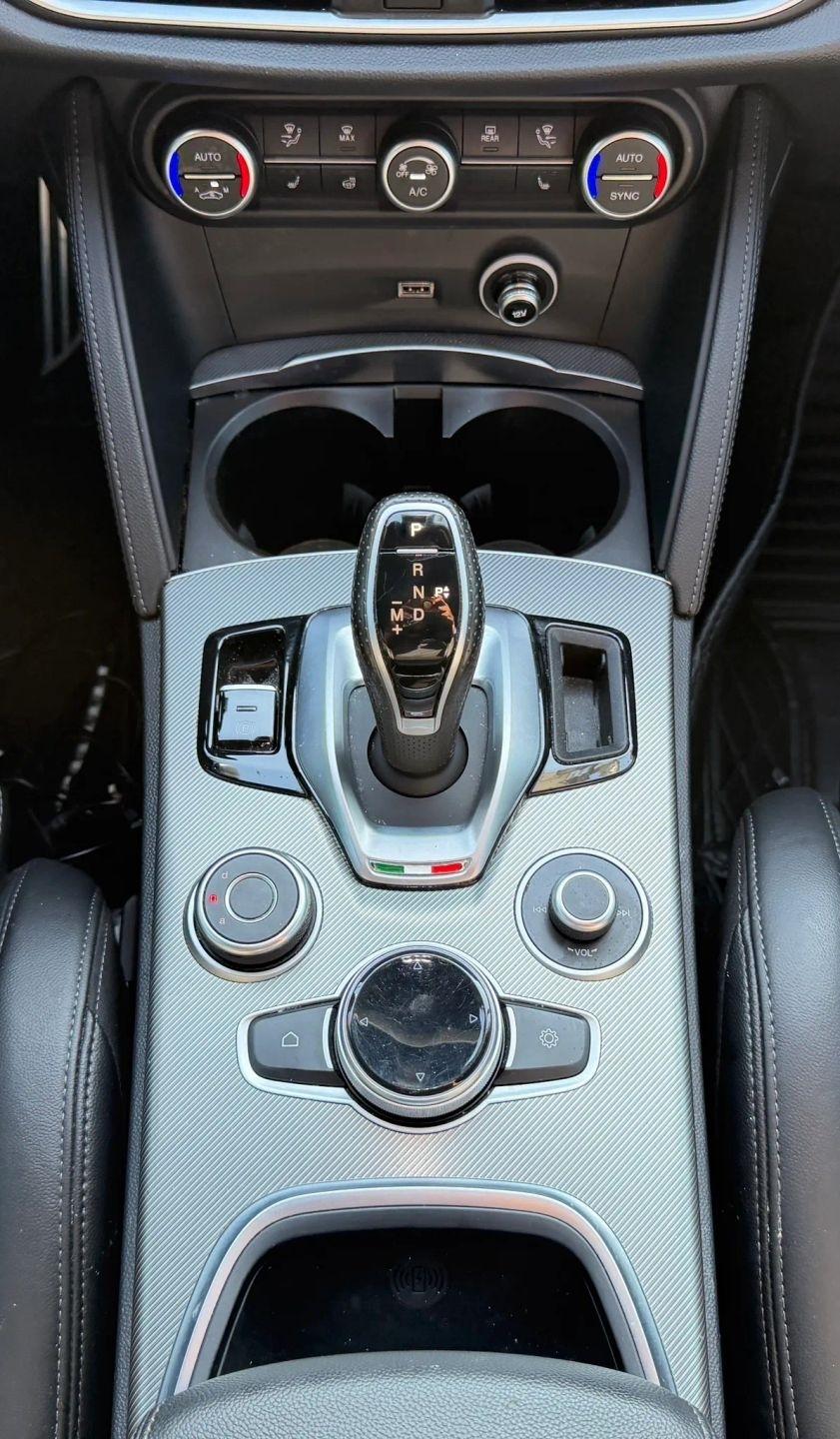 Alfa Romeo Stelvio Veloce AWD 2022