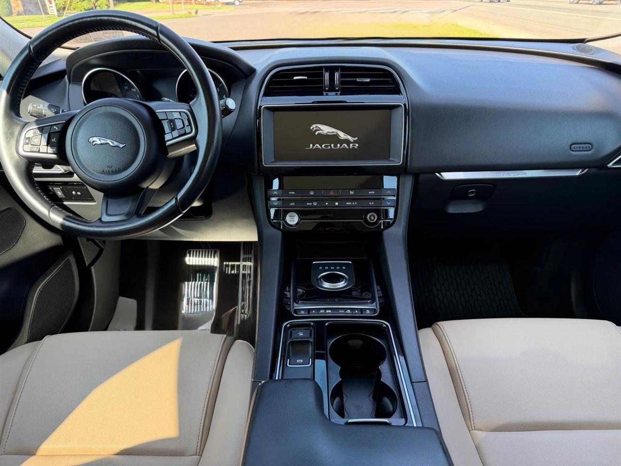 Jaguar F-Pace 25t Premium AWD 2019