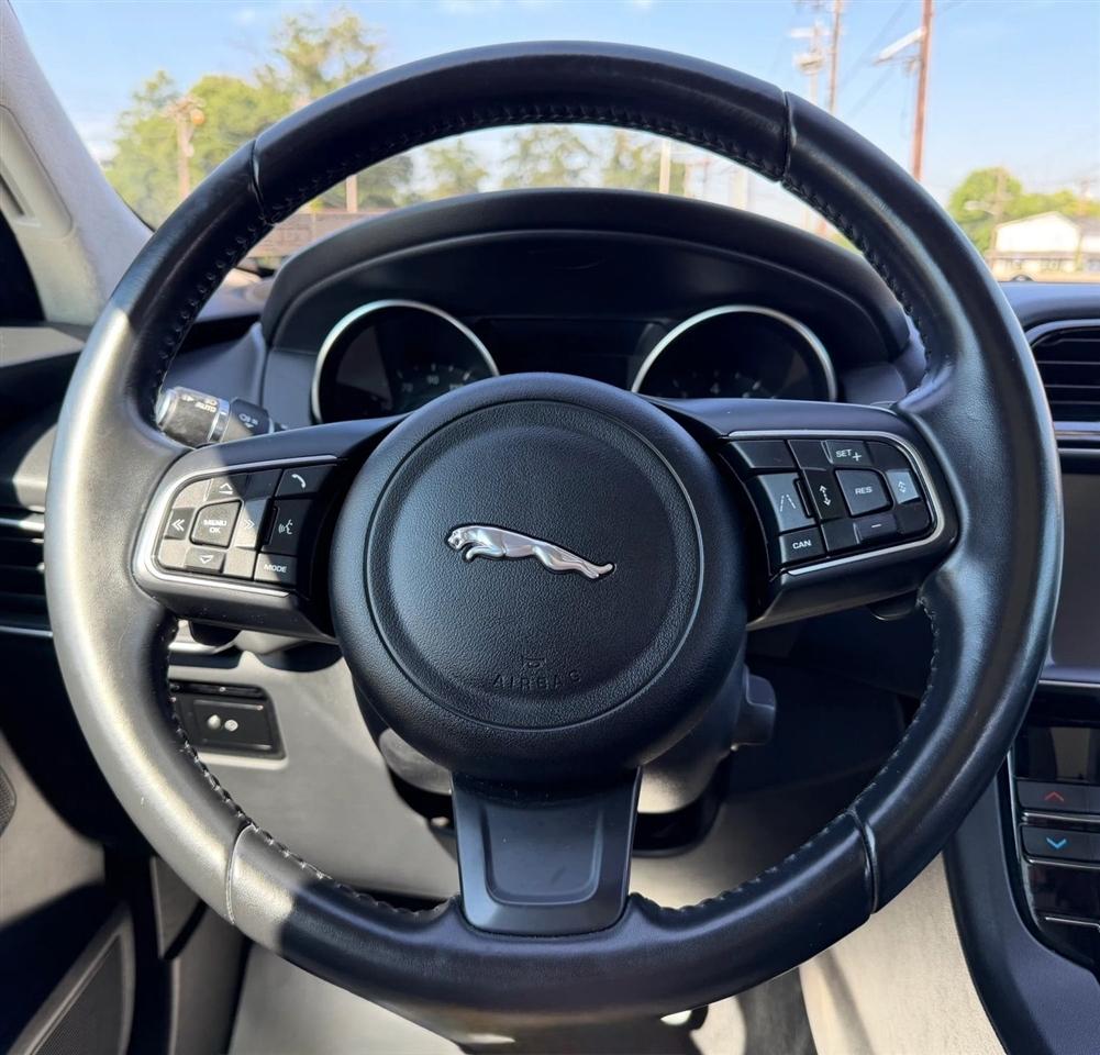 Jaguar F-Pace 25t Premium AWD 2019