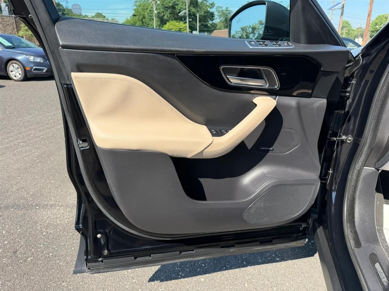 Jaguar F-Pace 25t Premium AWD 2019