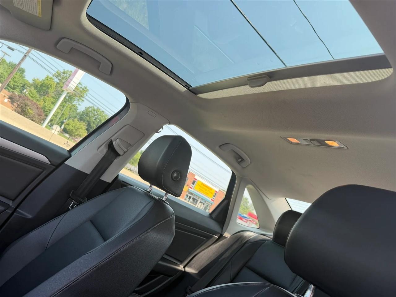 Volkswagen Jetta R-Line Auto w/SULEV 2019