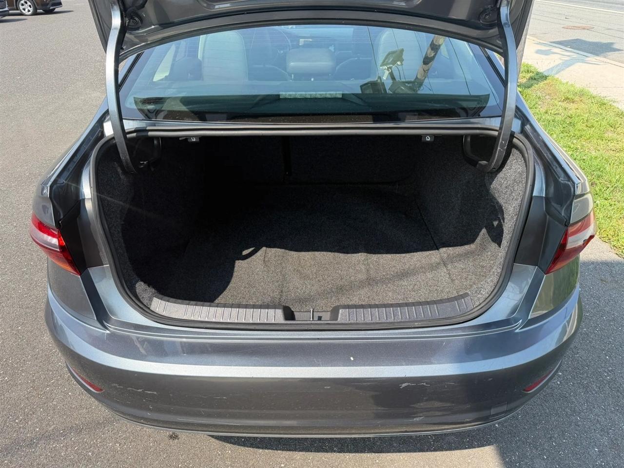 Volkswagen Jetta R-Line Auto w/SULEV 2019