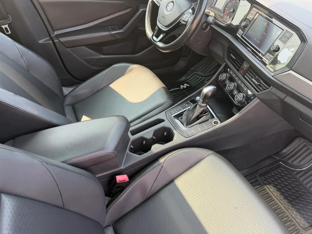 Volkswagen Jetta R-Line Auto w/SULEV 2019