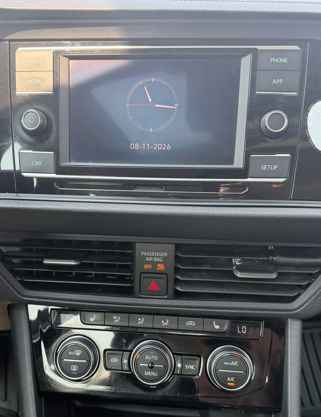 Volkswagen Jetta R-Line Auto w/SULEV 2019