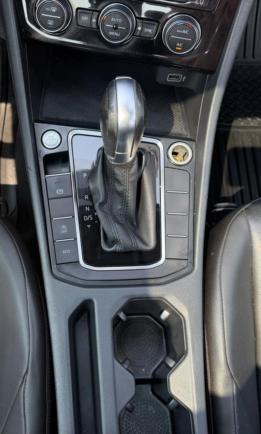 Volkswagen Jetta R-Line Auto w/SULEV 2019