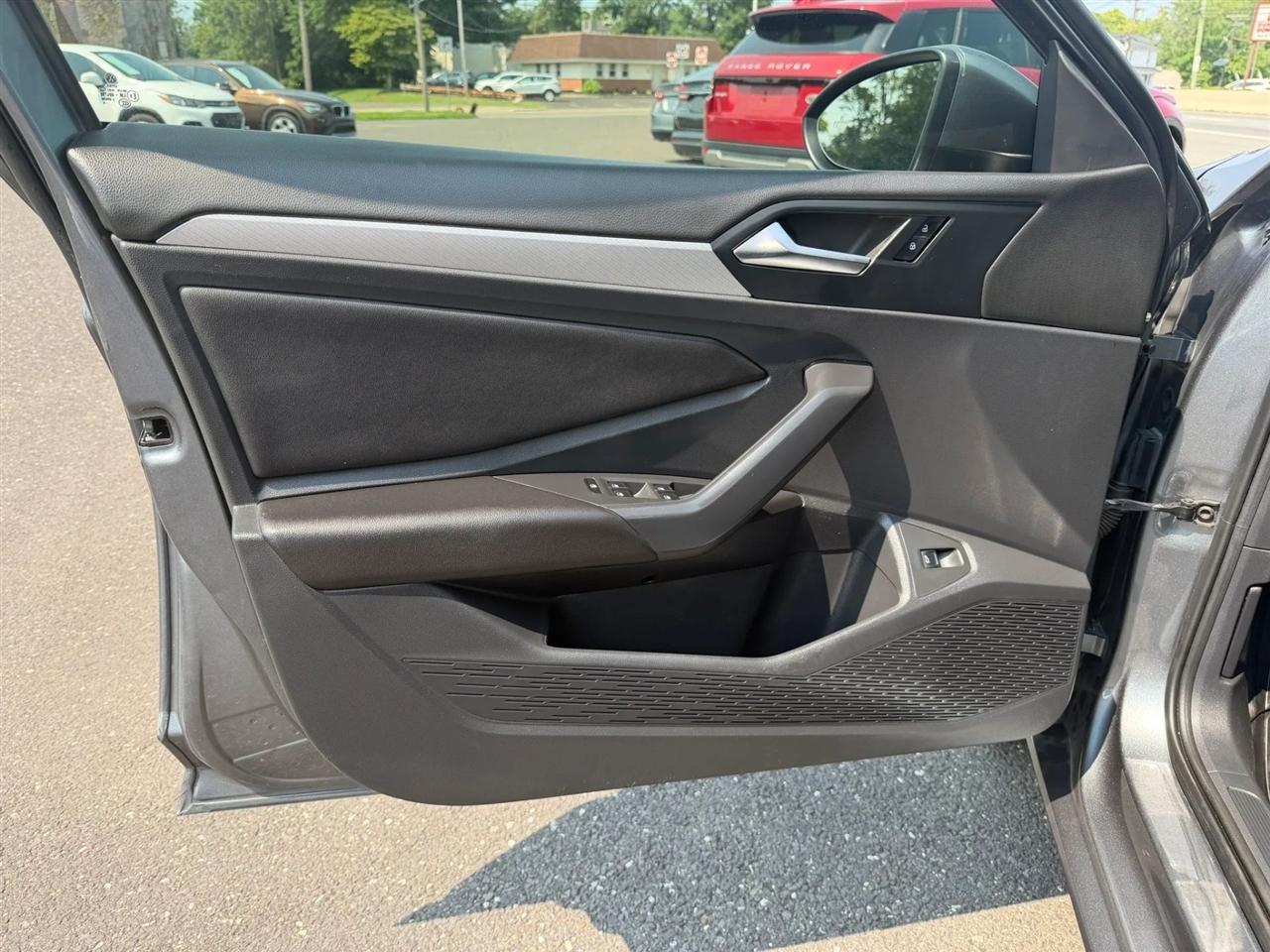 Volkswagen Jetta R-Line Auto w/SULEV 2019