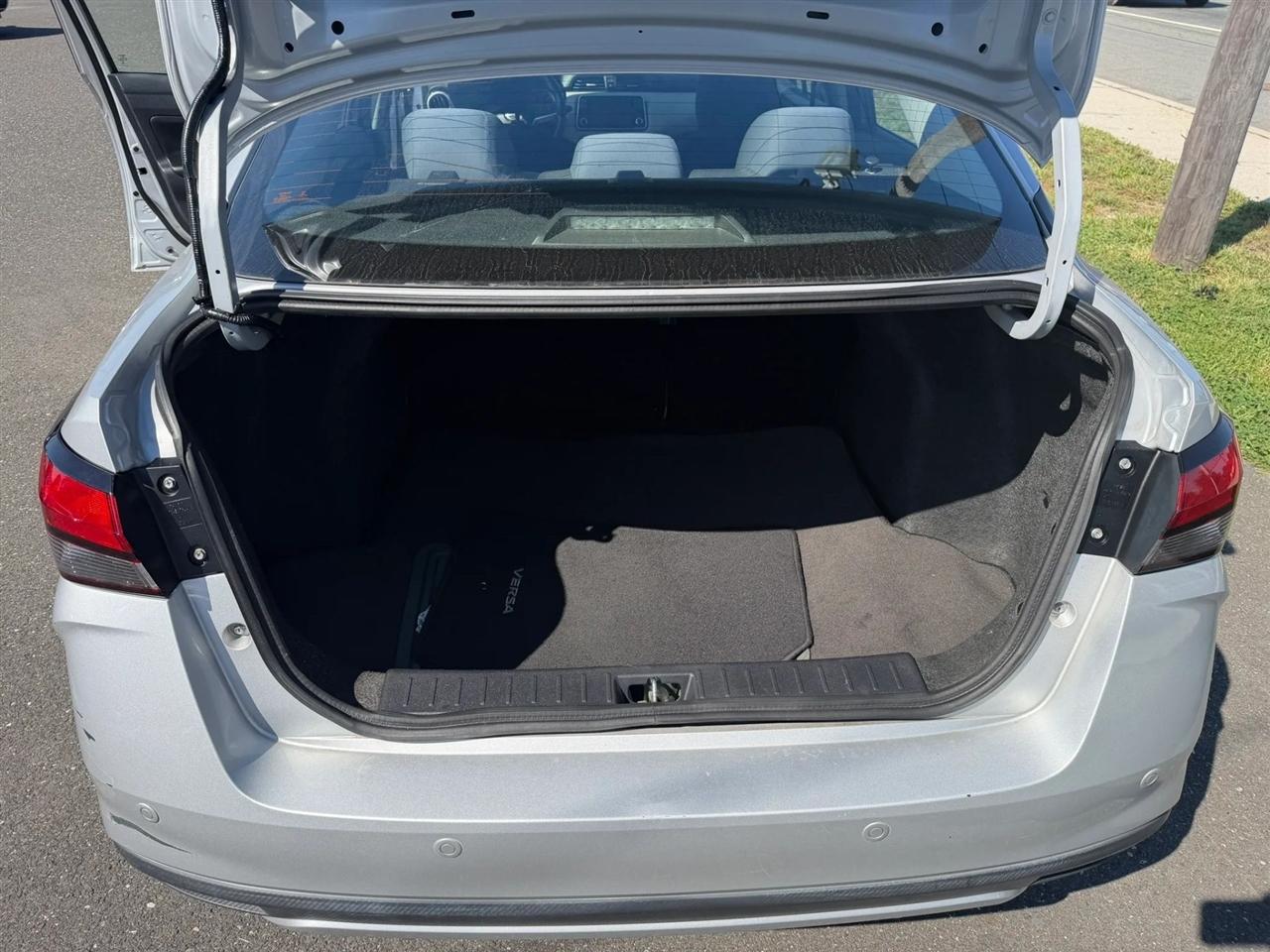Nissan Versa SV CVT 2020