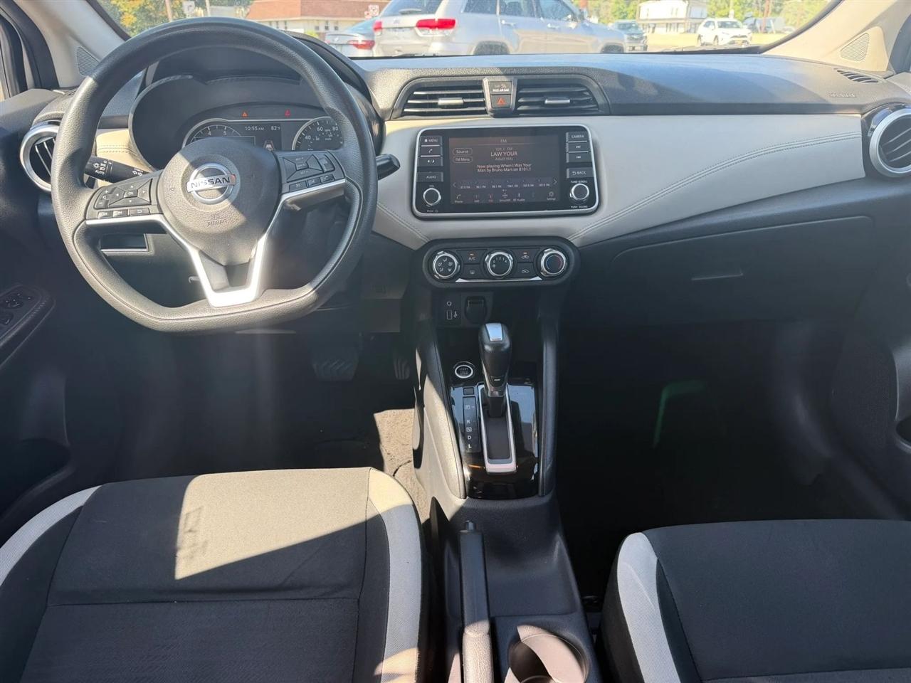 Nissan Versa SV CVT 2020
