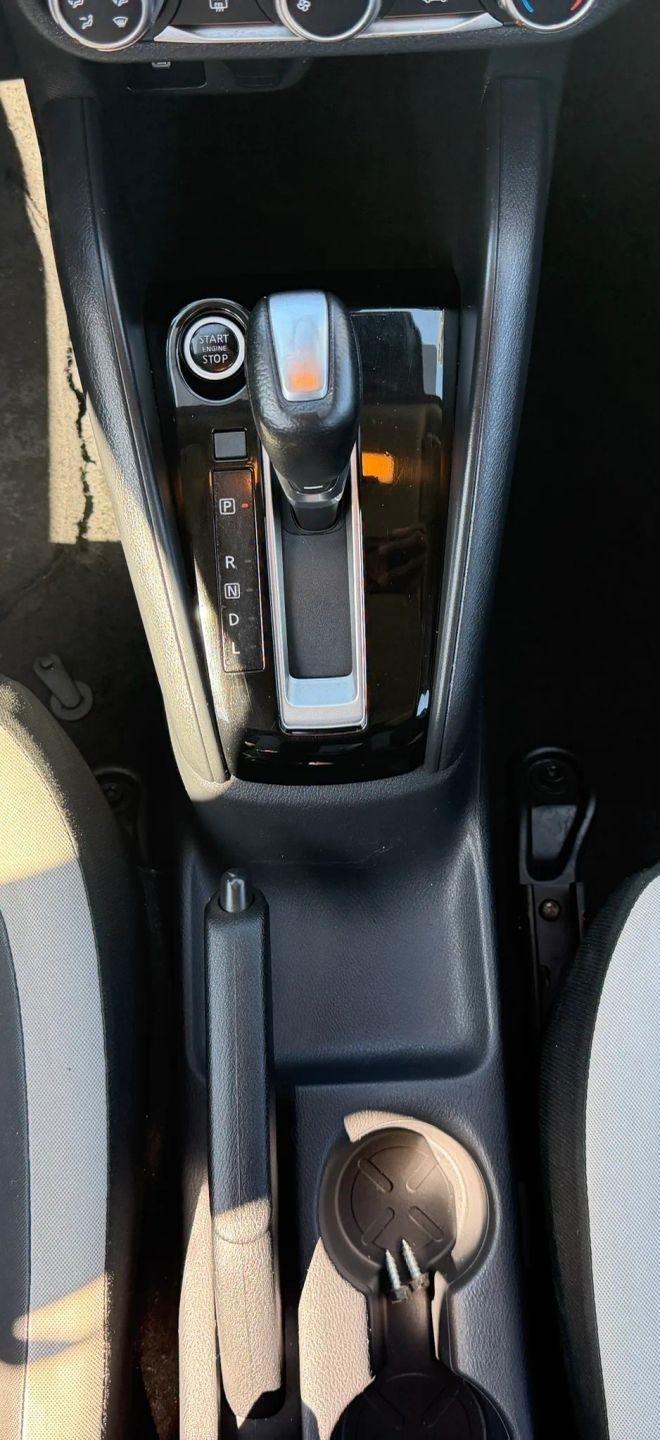 Nissan Versa SV CVT 2020