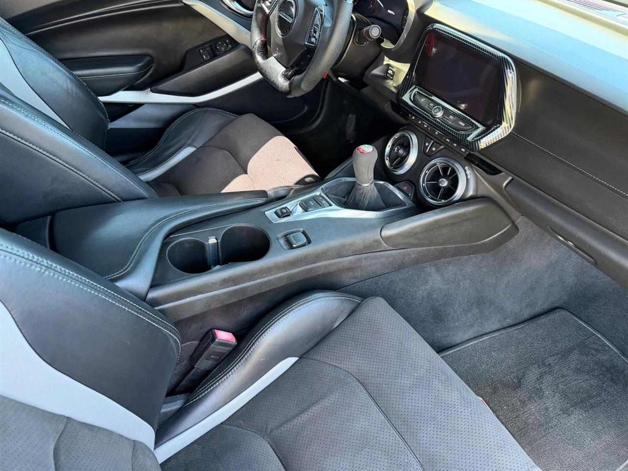 Chevrolet Camaro 2dr Cpe 1SS 2017