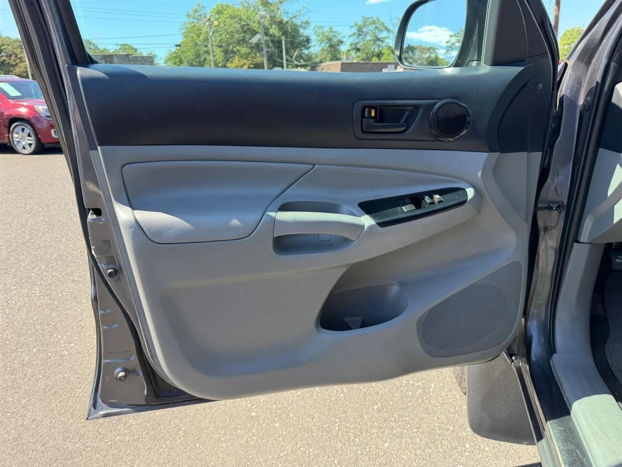 Toyota Tacoma 4WD Access Cab I4 MT (Natl) 2014