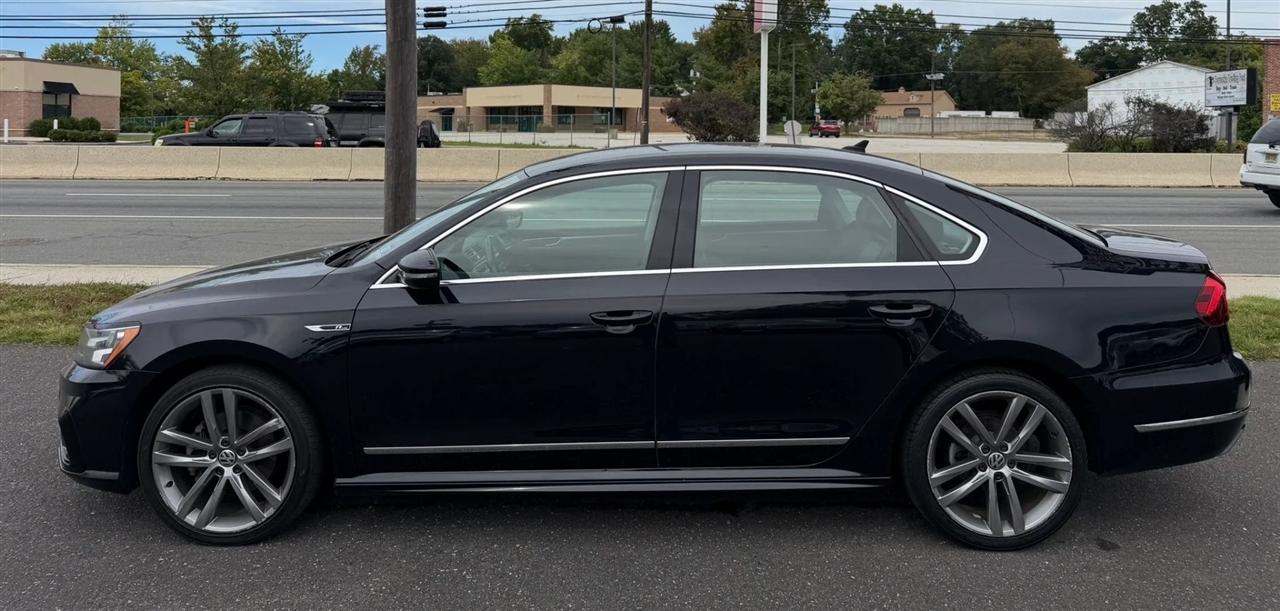 Volkswagen Passat R-Line w/Comfort Pkg Auto 2017