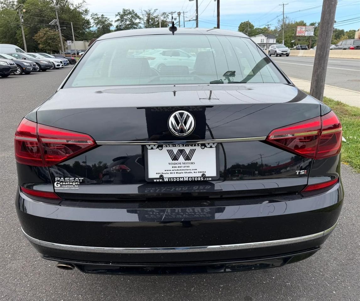 Volkswagen Passat R-Line w/Comfort Pkg Auto 2017
