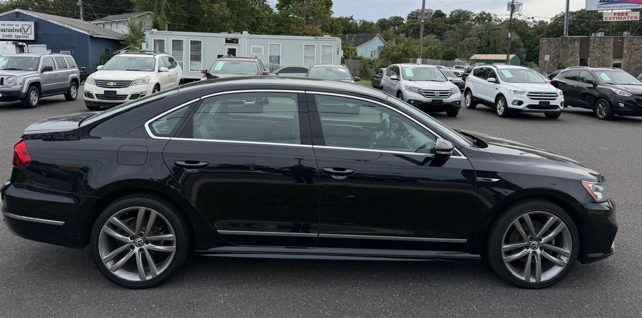 Volkswagen Passat R-Line w/Comfort Pkg Auto 2017