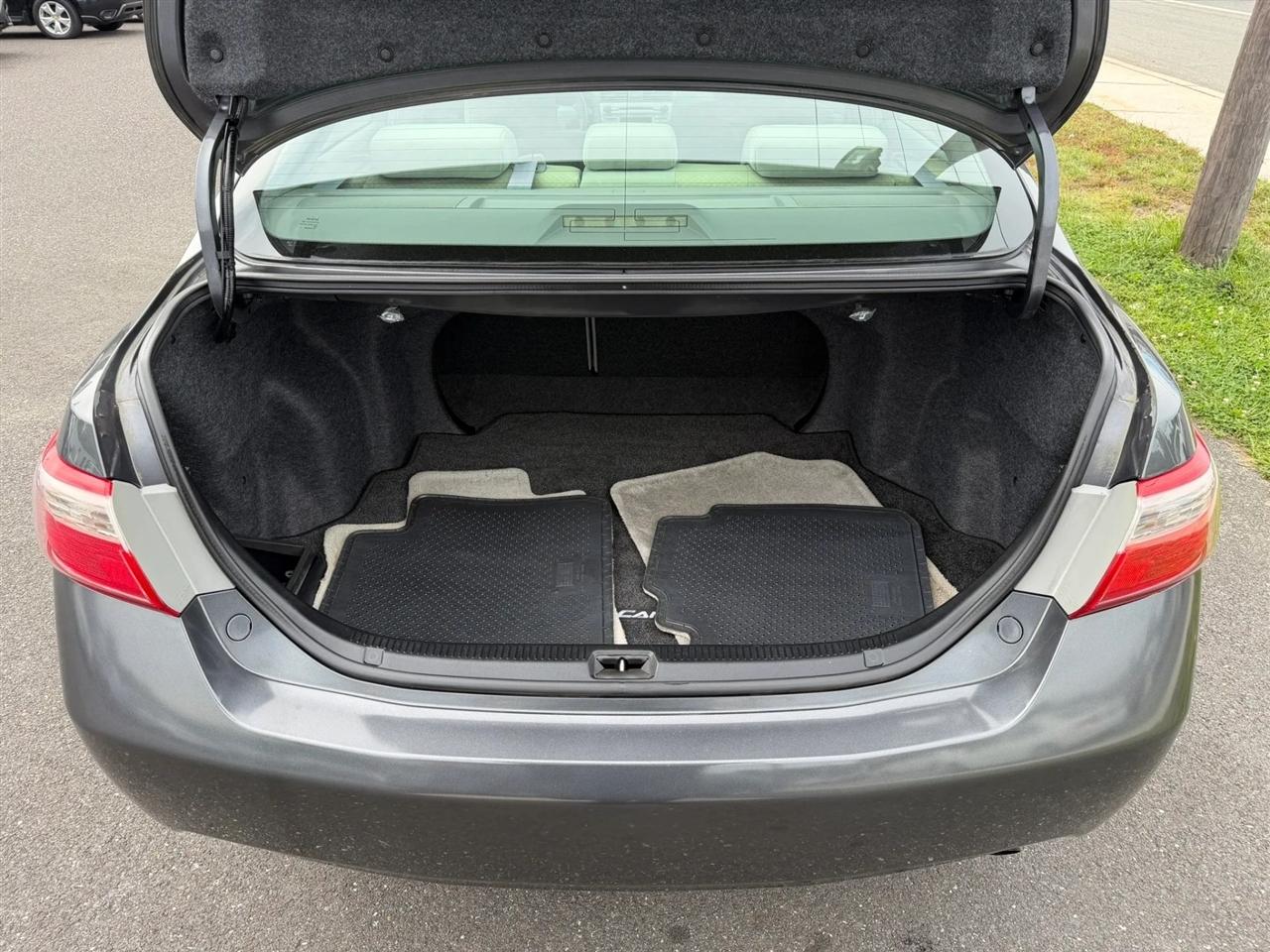 Toyota Camry 4dr Sdn I4 Man (Natl) 2009