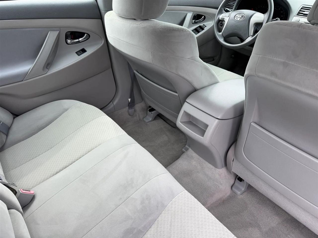Toyota Camry 4dr Sdn I4 Man (Natl) 2009