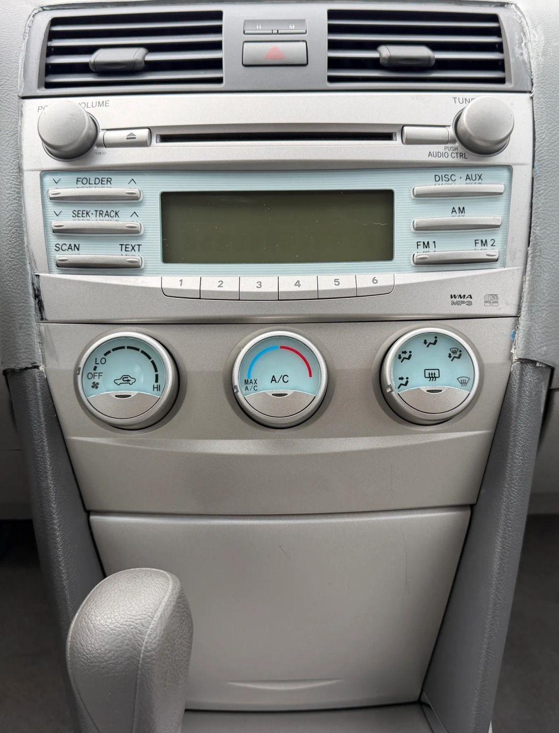 Toyota Camry 4dr Sdn I4 Man (Natl) 2009