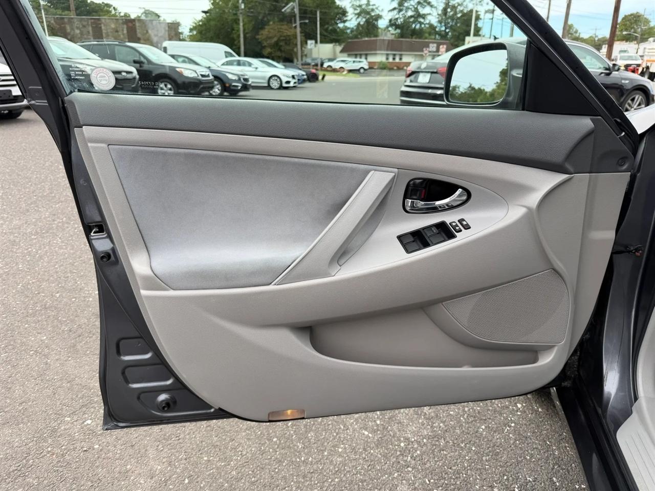 Toyota Camry 4dr Sdn I4 Man (Natl) 2009