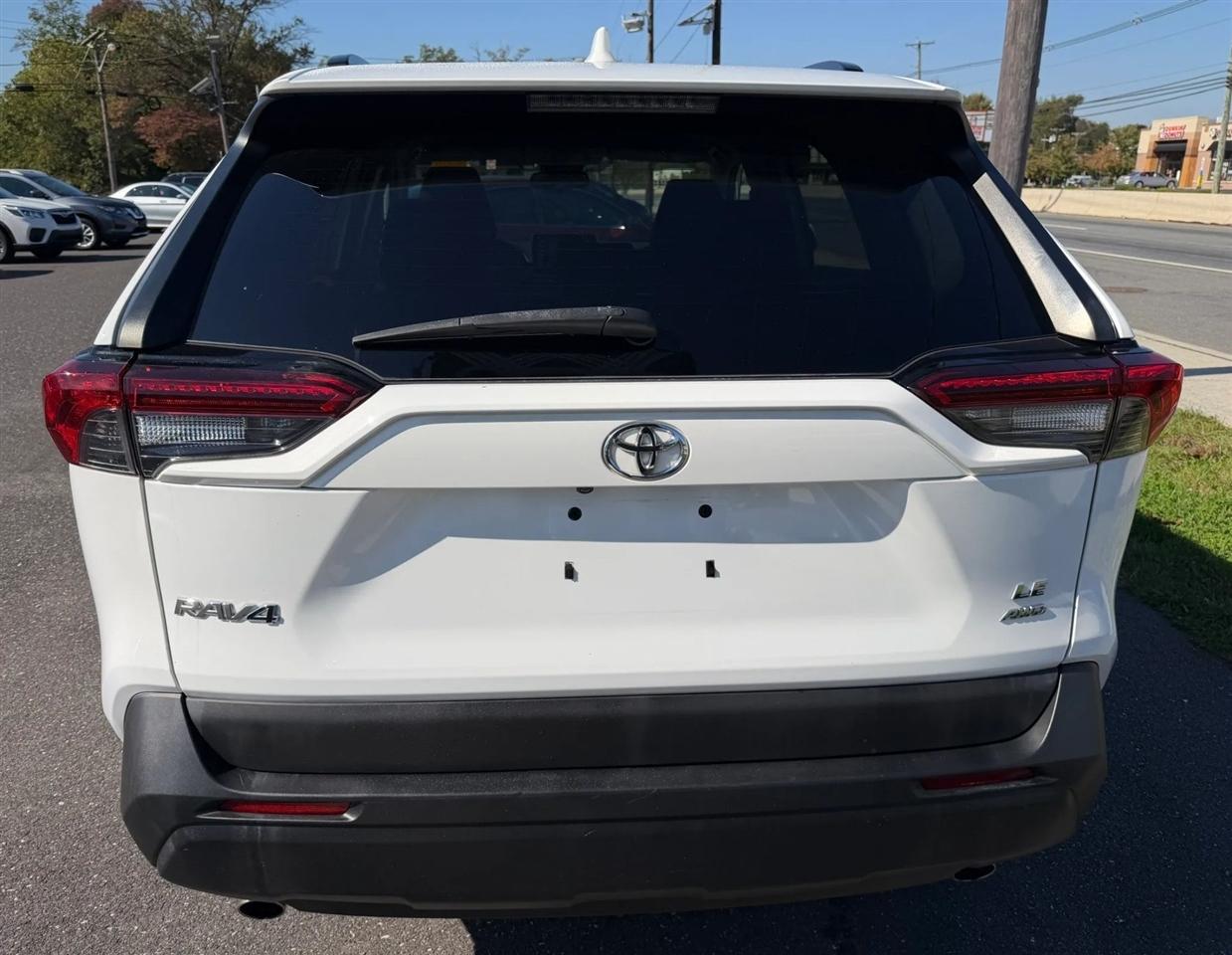 Toyota RAV4 LE AWD (Natl) 2019