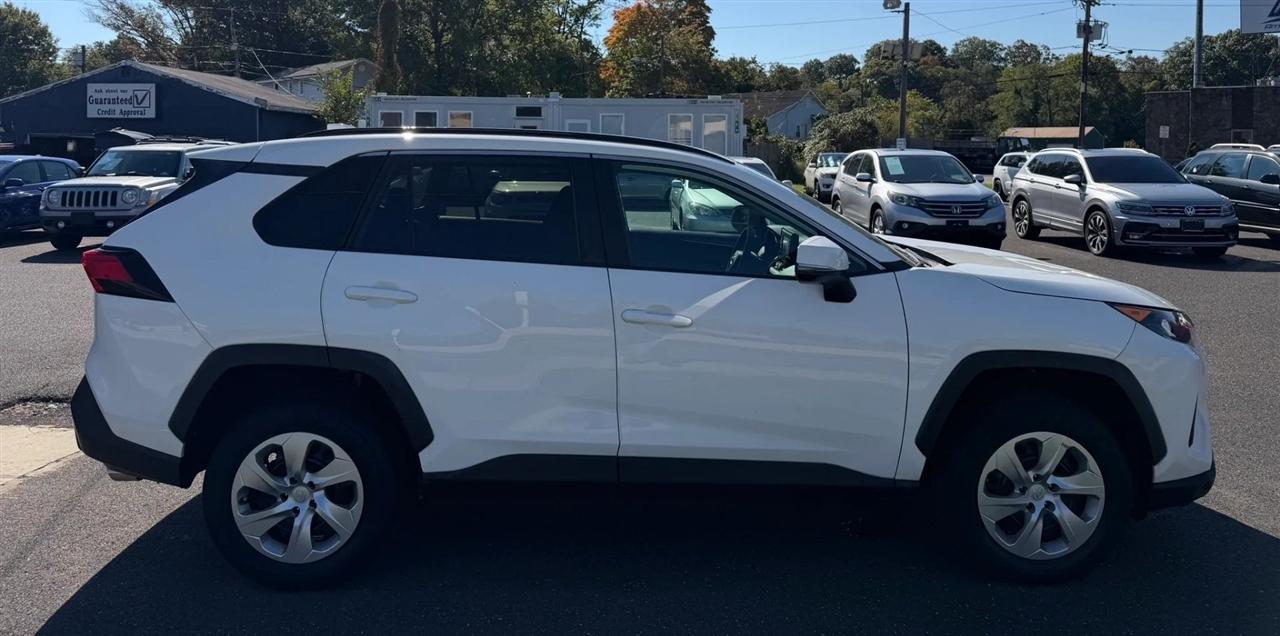 Toyota RAV4 LE AWD (Natl) 2019