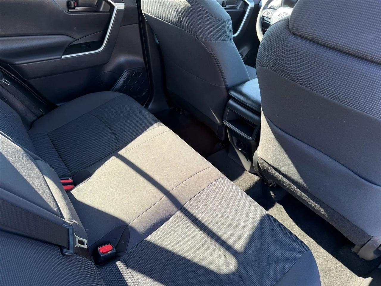Toyota RAV4 LE AWD (Natl) 2019