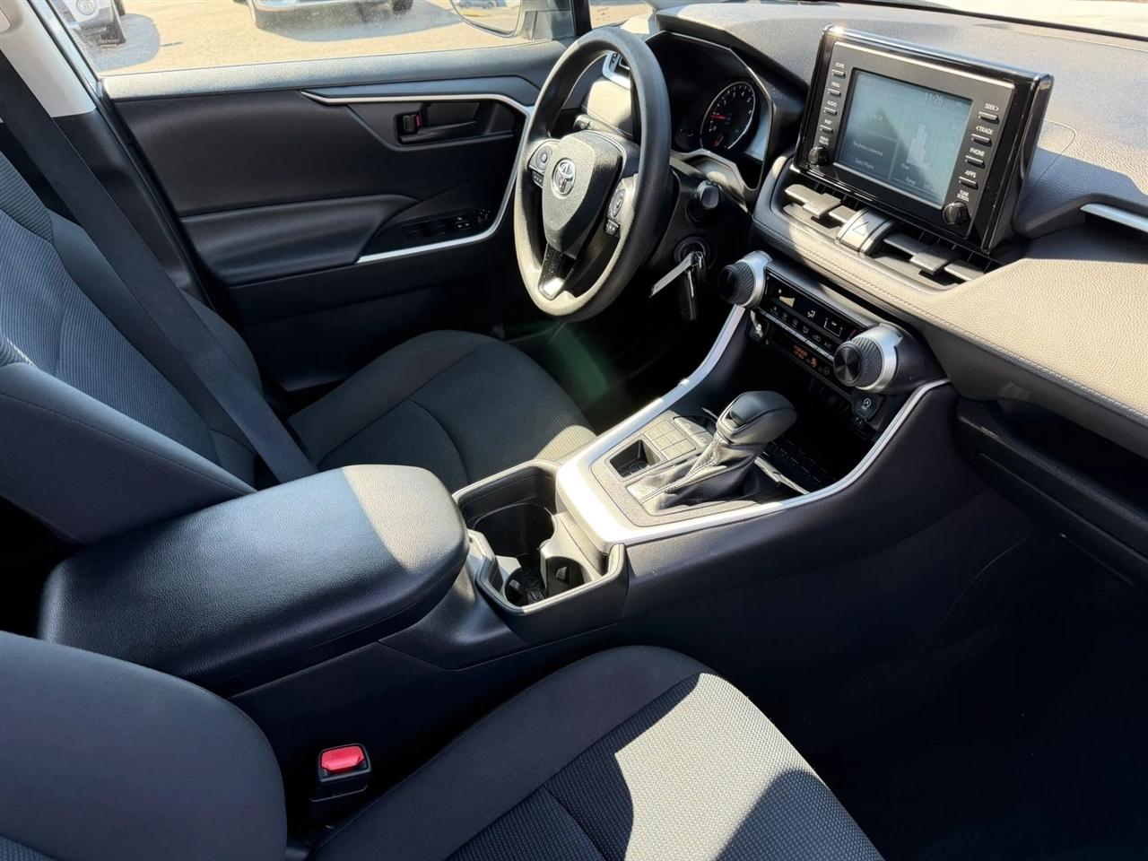 Toyota RAV4 LE AWD (Natl) 2019