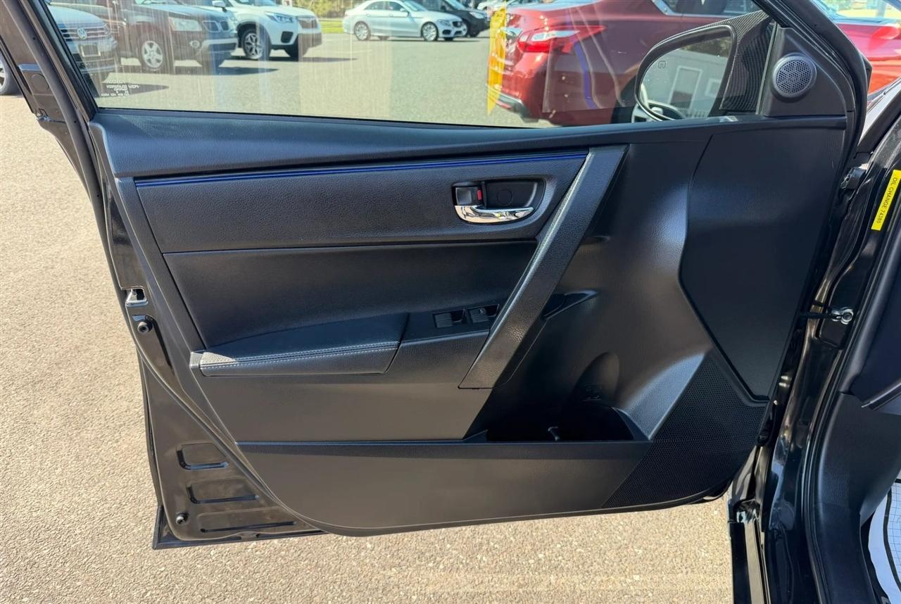 Toyota Corolla XLE CVT (Natl) 2019
