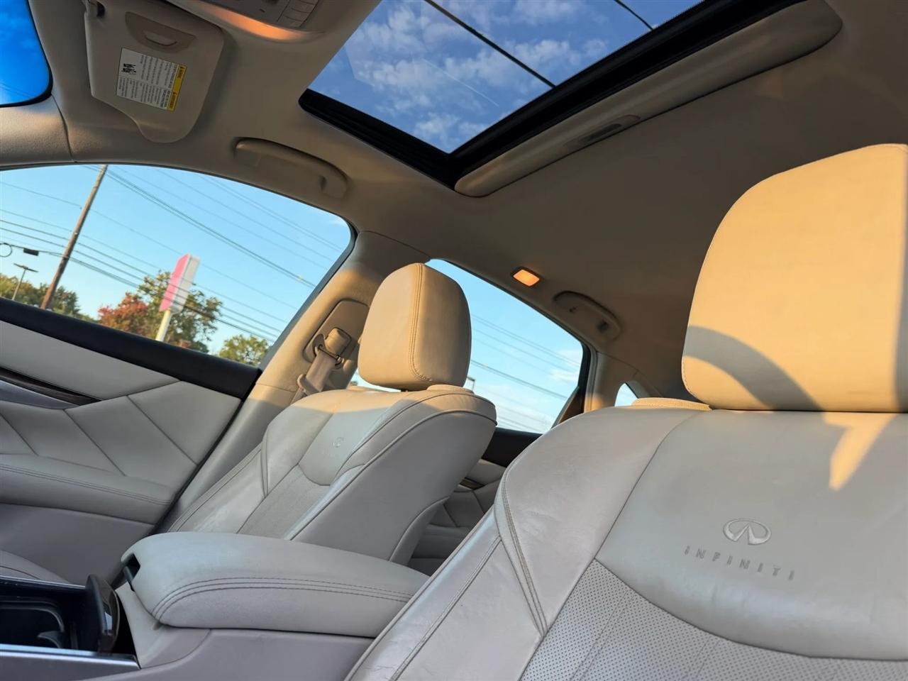 Infiniti M37 4dr Sdn AWD 2012