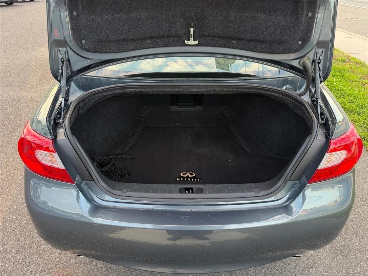 Infiniti M37 4dr Sdn AWD 2012