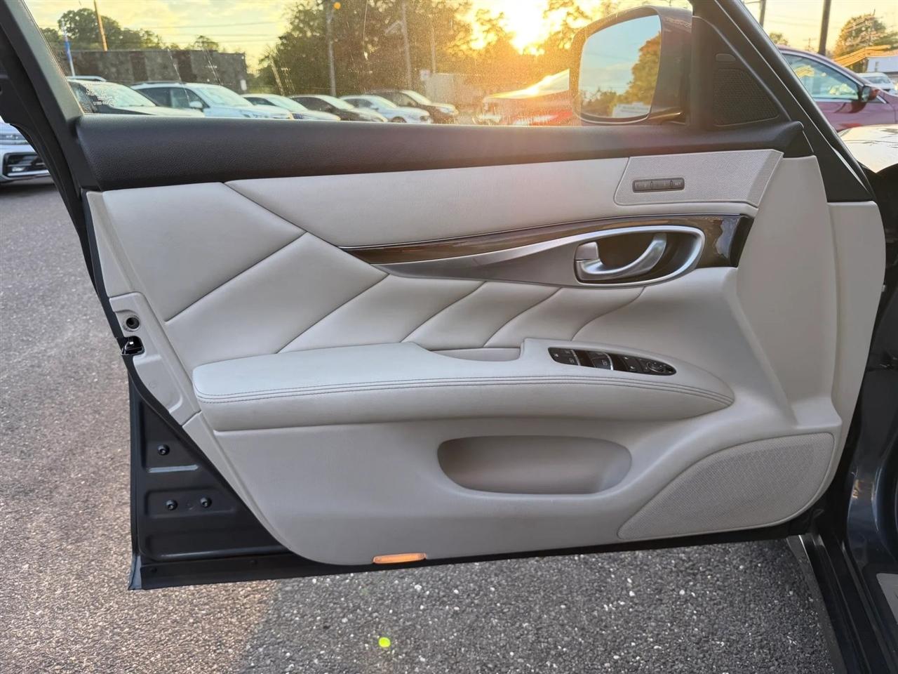 Infiniti M37 4dr Sdn AWD 2012