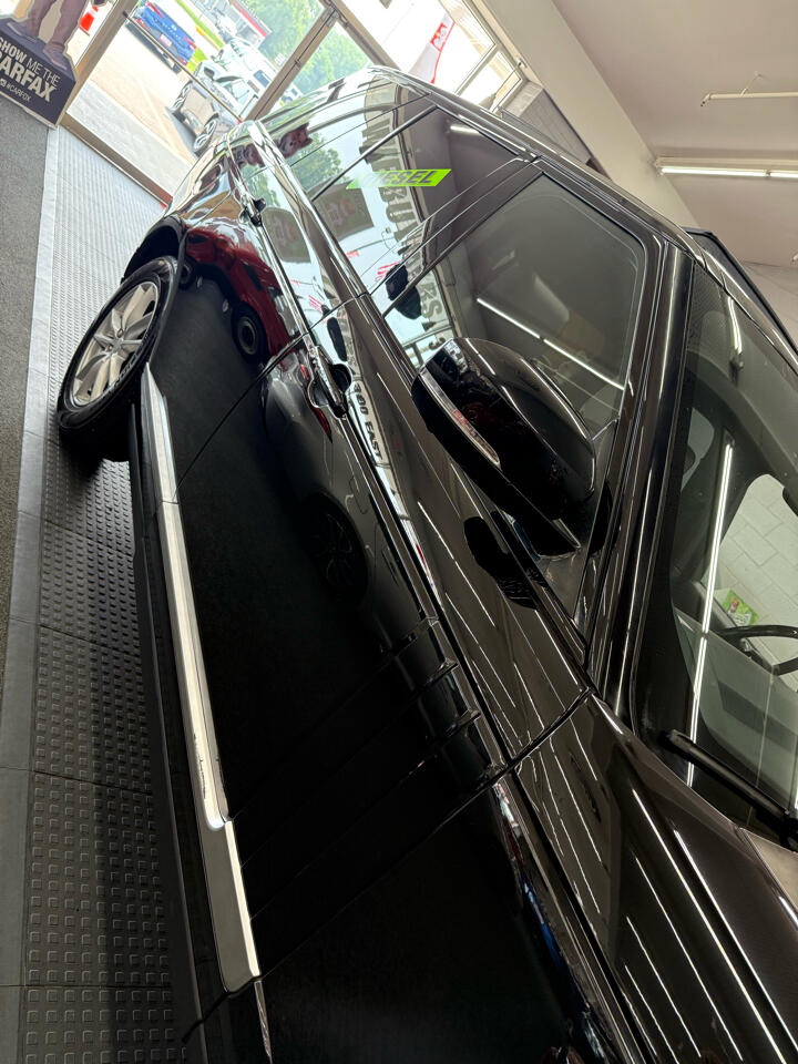 2017 Land Rover Range Rover Base photo 3