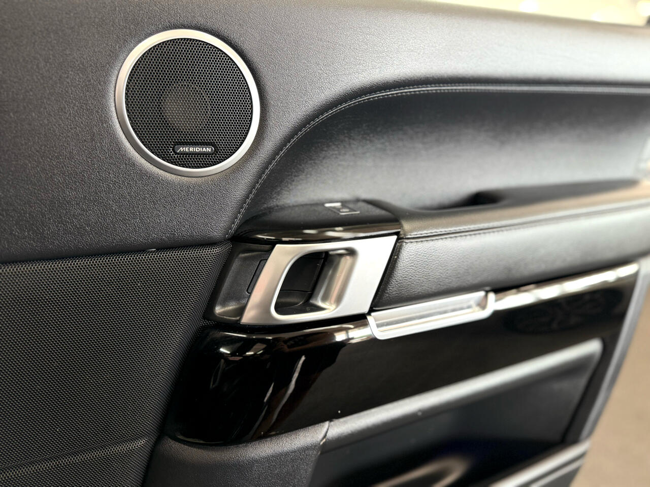 2017 Land Rover Range Rover Base photo 5