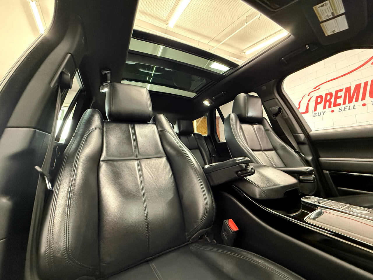 2017 Land Rover Range Rover Base photo 7
