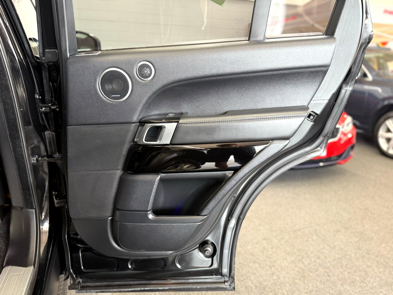 2017 Land Rover Range Rover Base photo 8