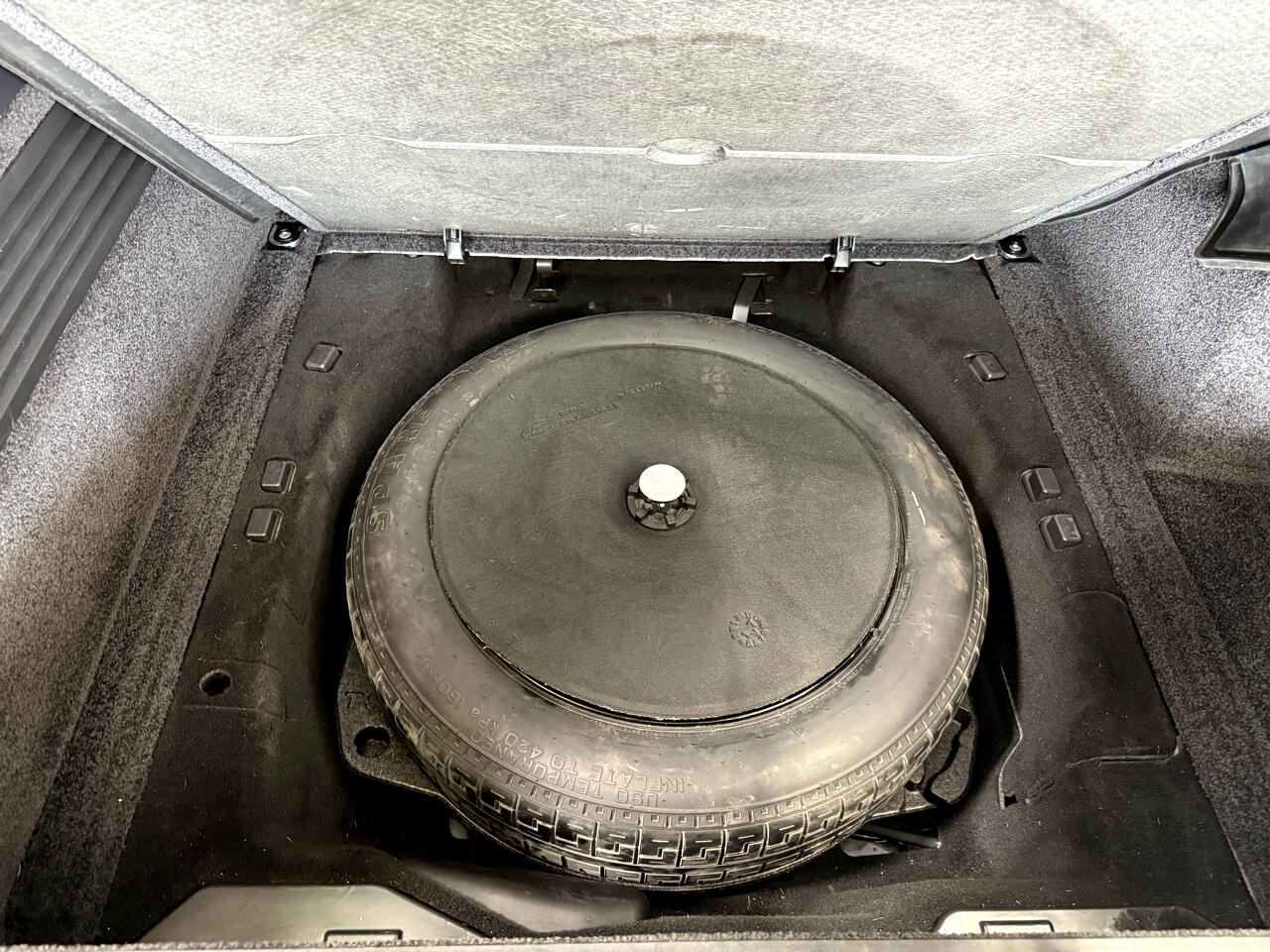 2017 Land Rover Range Rover Base photo 14