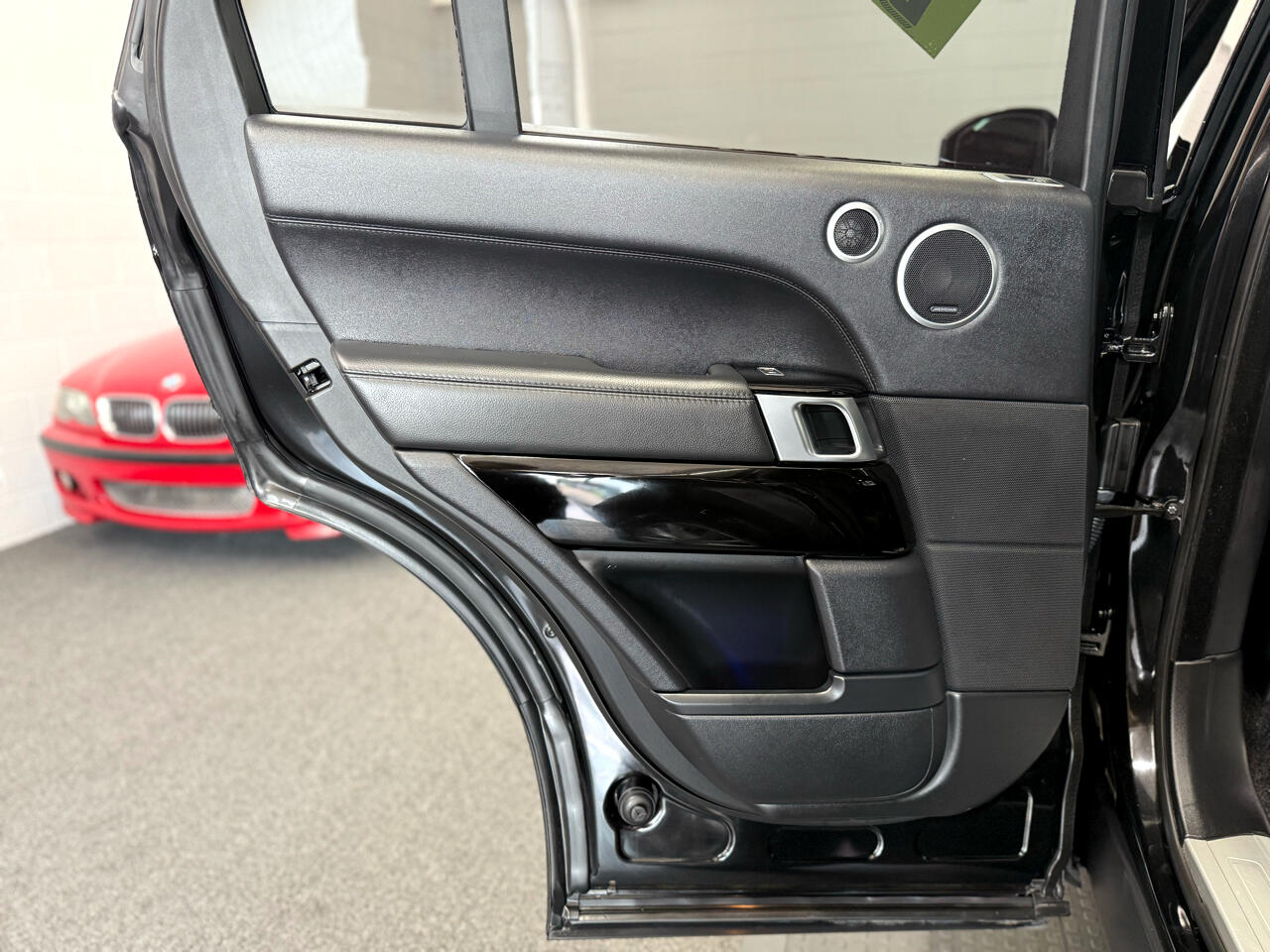 2017 Land Rover Range Rover Base photo 23