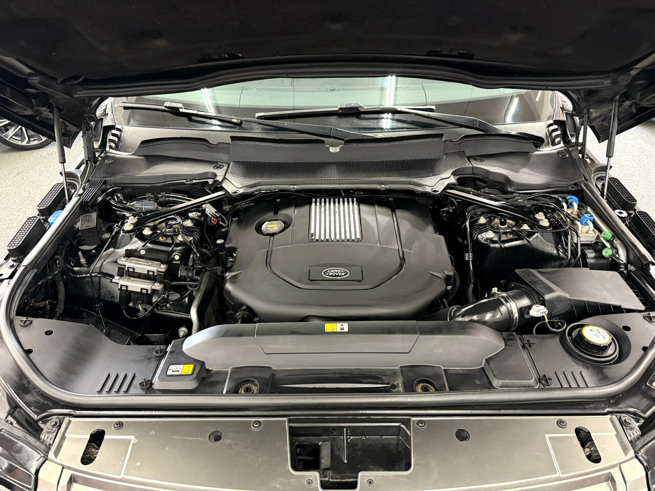 2017 Land Rover Range Rover Base photo 30