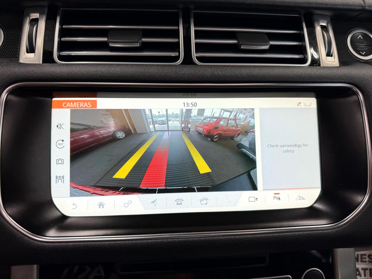 2017 Land Rover Range Rover Base photo 32