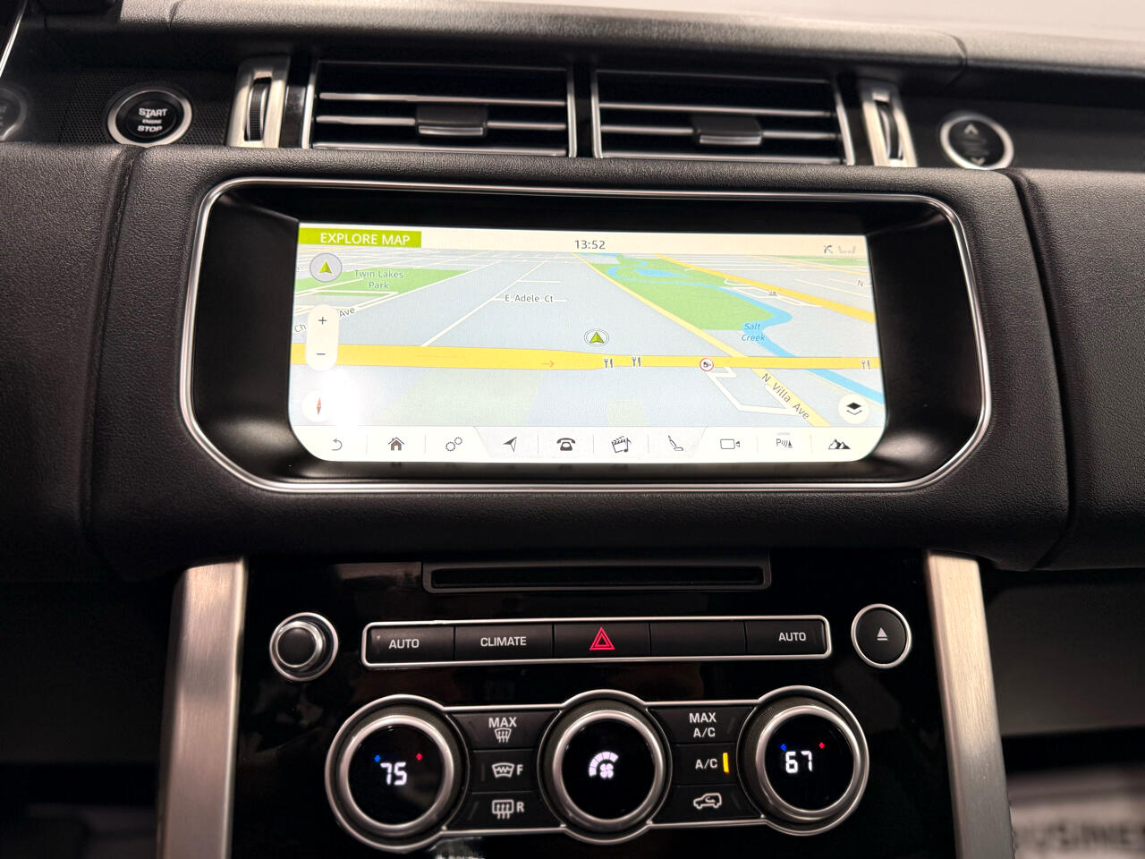 2017 Land Rover Range Rover Base photo 33