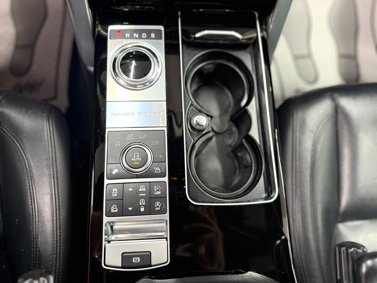 2017 Land Rover Range Rover Base photo 34