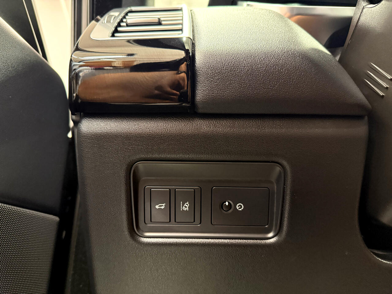 2017 Land Rover Range Rover Base photo 35
