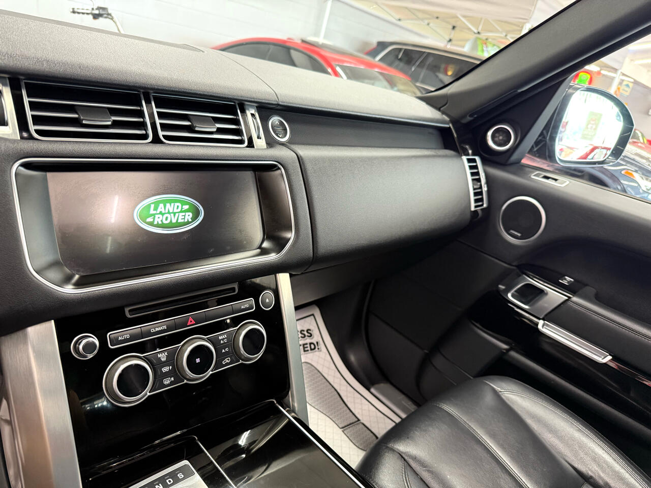 2017 Land Rover Range Rover Base photo 36